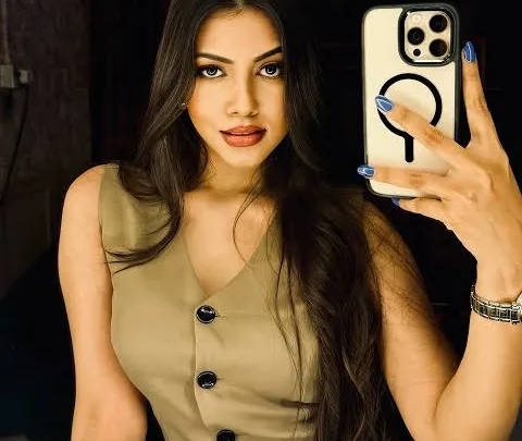 Simran Khan Biography: Age, Height, Net Worth, Parents, Siblings, Movies & Web Series, Partner, Instagram