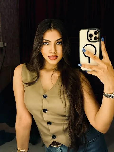 Simran Khan Biography: Age, Height, Net Worth, Parents, Siblings, Movies & Web Series, Partner, Instagram