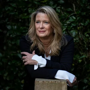 Kristin Hannah - Biography