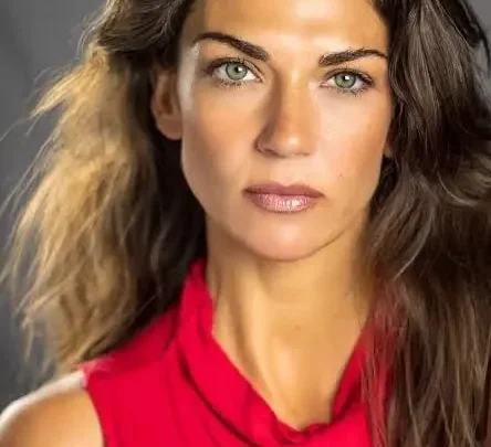 Lorena Bernal Biography: Husband, Net Worth, Height, Age, Children, Books, Awards