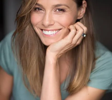 Zoe Naylor Biography: Partner, Age, Kids, Height, Net Worth, Parents, Movies & TV Shows