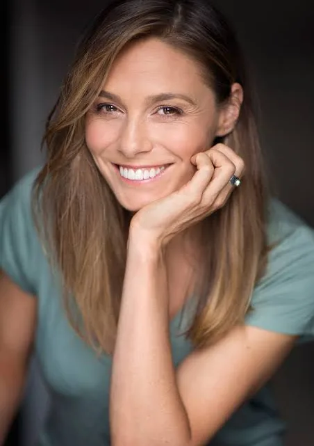 Zoe Naylor Biography: Partner, Age, Kids, Height, Net Worth, Parents, Movies & TV Shows