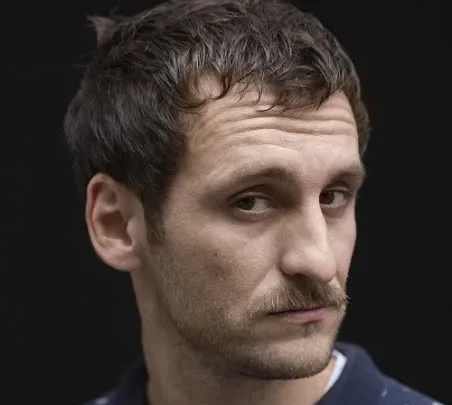 Raúl Arévalo Biography: Height, Awards, Ethnicity, Net Worth, Age, Movies, Girlfriend