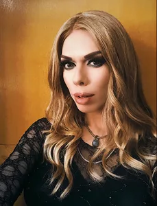 Kelly Mantle - Biography