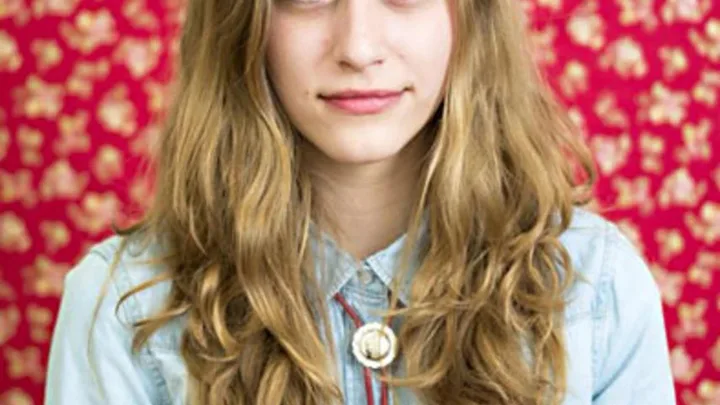 Zoe Graham Biography: Age, Height, Net Worth, Parents, Movies, Visual Art, Spouse