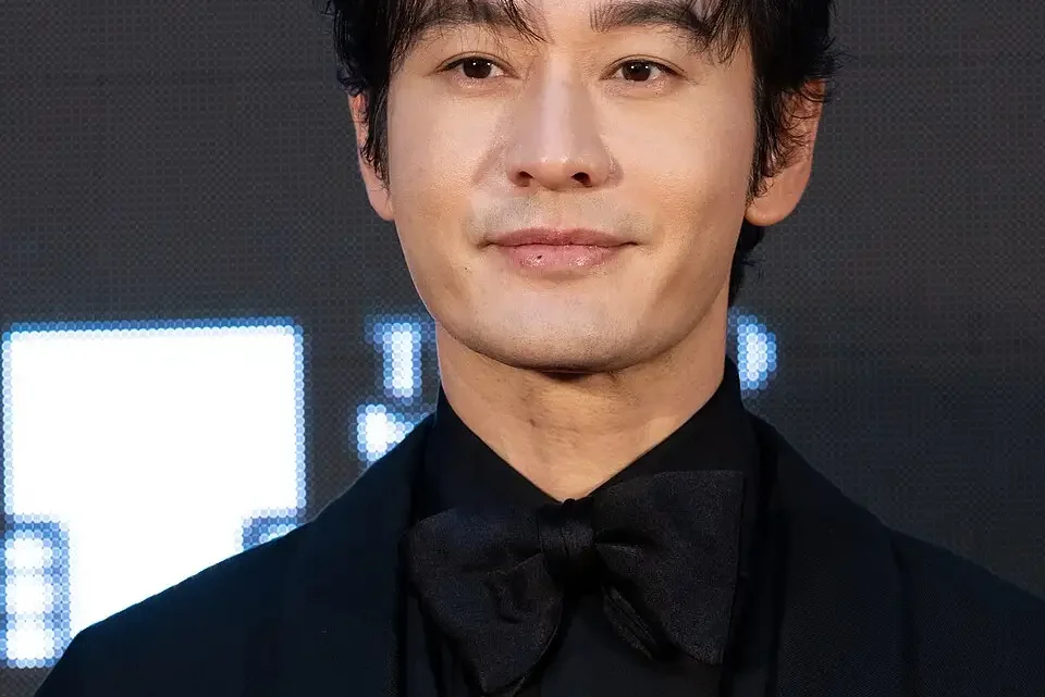 Huang Xiaoming Biography: Ethnicity, Net Worth, Height, Girlfriend, Movies, Age, Instagram, Awards