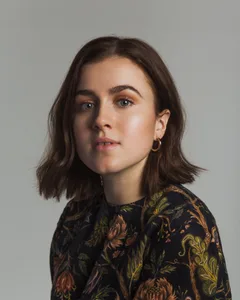 Amy Deasismont - Biography