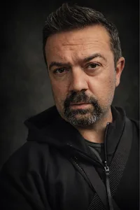 Simon Lowe - Biography