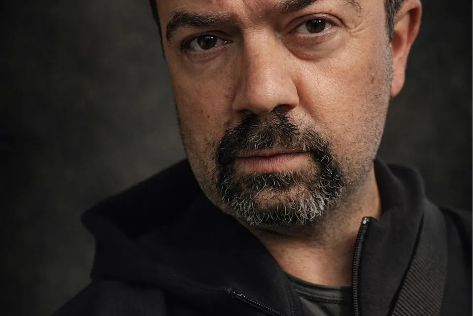 Simon Lowe Biography: Age, Net Worth, Height, Parents, Movies & TV Shows, Wife