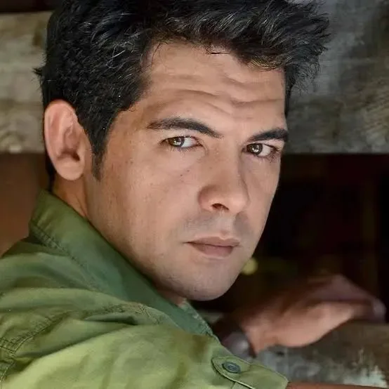 Alexis Cruz - Biography
