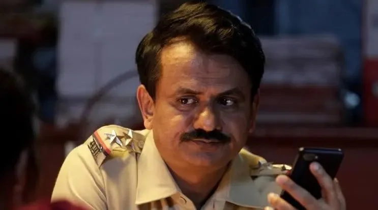 Girish Kulkarni Biography: Ethnicity, Height, Net Worth, Age, Movies, Religion, Wife