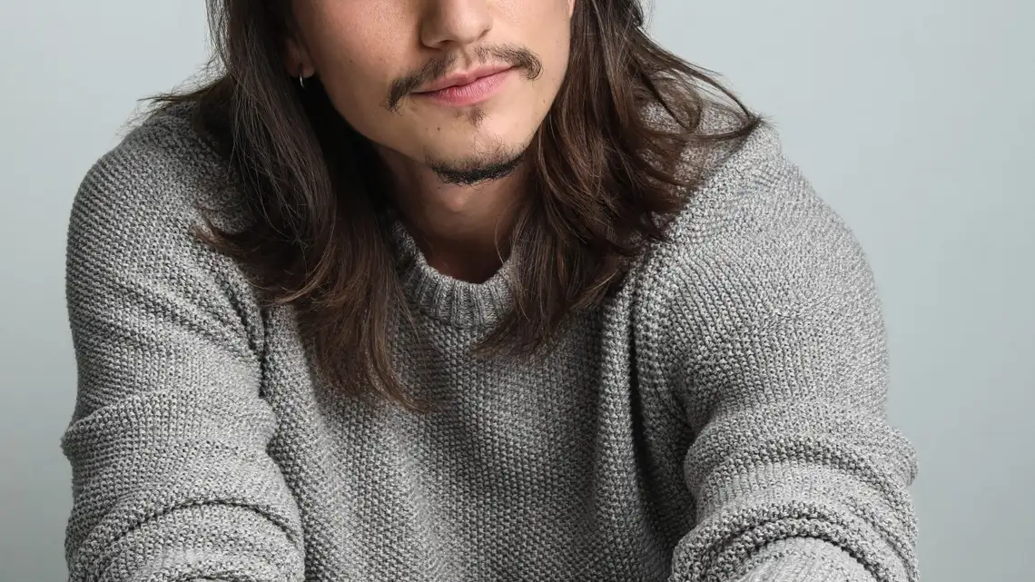 Asivak Koostachin Biography: Age, Net Worth, Parents, Siblings, Height, Movies & TV Shows, Awards