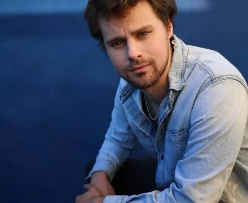 Mitchell Kummen Biography: Age, Height, Net Worth, Parents, Siblings, Girlfriend, Movies & TV Shows, Awards