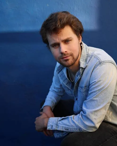 Mitchell Kummen Biography: Age, Height, Net Worth, Parents, Siblings, Girlfriend, Movies & TV Shows, Awards
