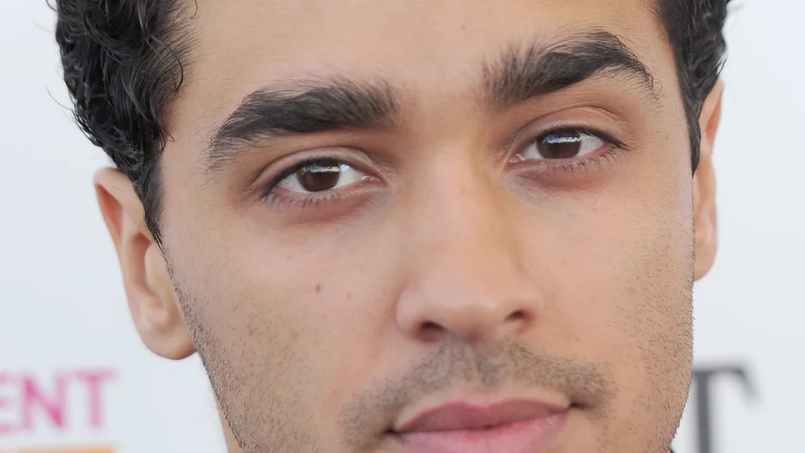 E.J. Bonilla Biography: Age, Height, Net Worth, Parents, Ethnicity, Movies & TV Shows, Awards