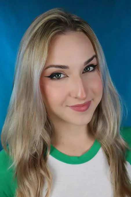 Tatum Bates - Biography