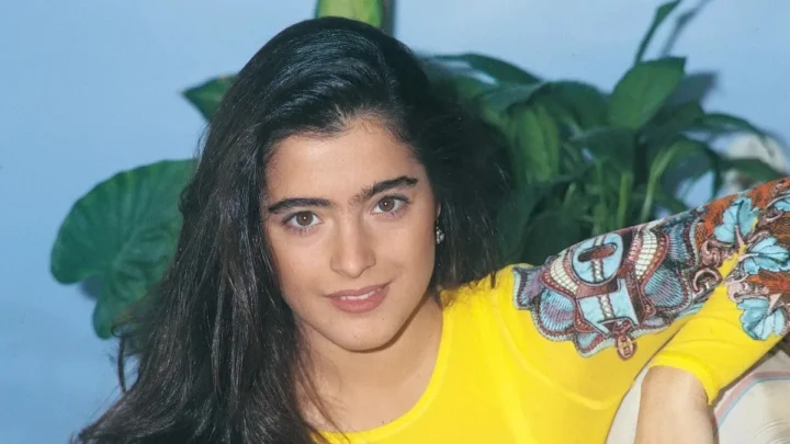 Mine Çayıroğlu Biography: Age, Parents, Net Worth, Songs, Albums, Height, Daughter