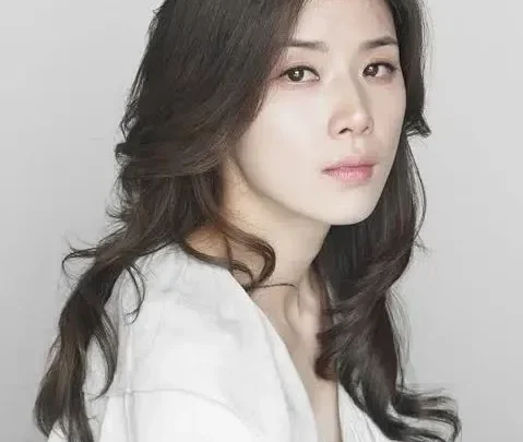 Lee Bo-young Biography: Husband, Net Worth, Parents, Height, Ethnicity, Movies, Age