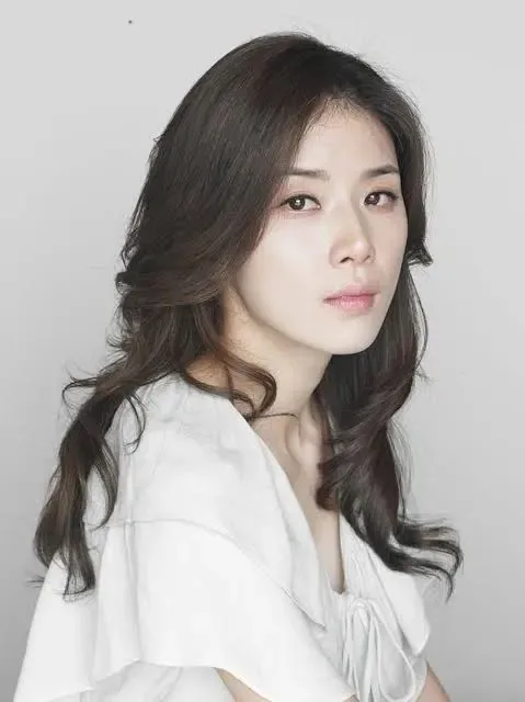 Lee Bo-young Biography: Husband, Net Worth, Parents, Height, Ethnicity, Movies, Age