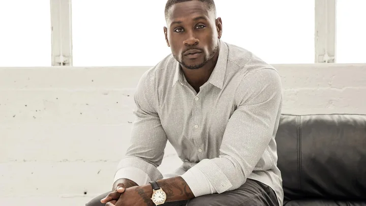 Thomas Jones Biography: Age, Net Worth, Parents, Height, Siblings, Movies & TV Shows, NFL Career