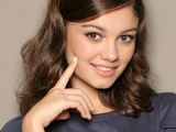 Sophie Charlotte Biography: Height, Net Worth, Parents, Movies, TV Shows, Partner, Kid, Age, Songs, Ethnicity