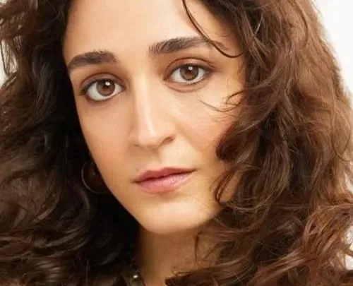 Eda Akalın Biography: Age, Boyfriend, Net Worth, Parents, Height, Movies & TV Shows, Partner