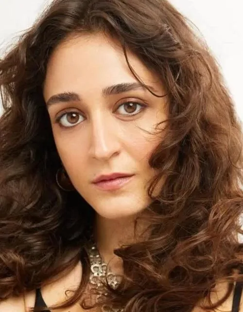 Eda Akalın Biography: Age, Boyfriend, Net Worth, Parents, Height, Movies & TV Shows, Partner