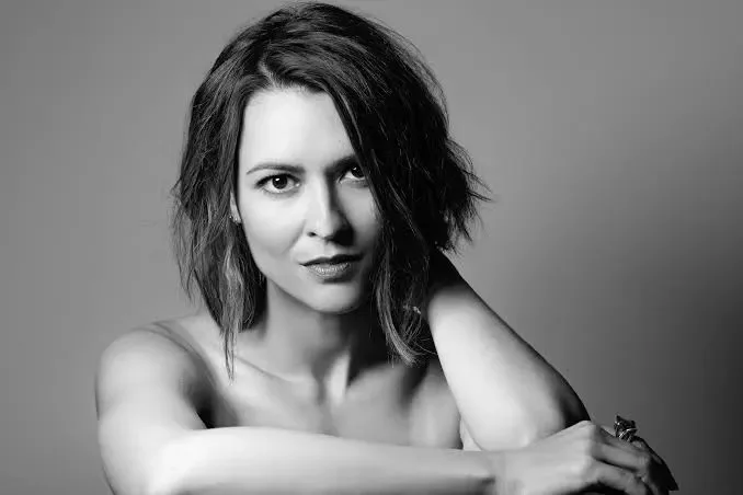 Elle LaMont - Biography