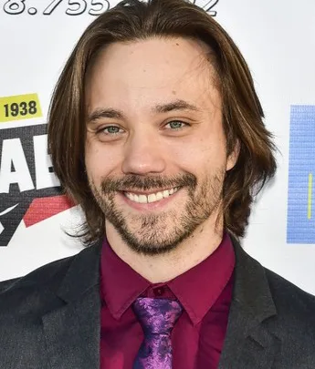 Aaron Fors Biography: Movies & TV Shows, Age, Height, Net Worth, Books, Girlfriend, Awards, Ethnicity