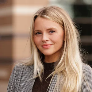 Hetti Bywater - Biography