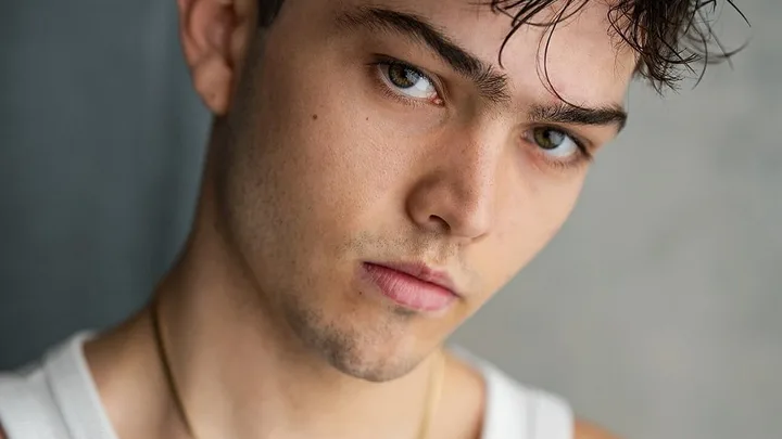 Cameron James-King Biography: Movies & TV Shows, Age, Height, Net Worth, Parents, Girlfriend, Awards