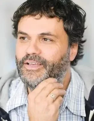 Eduardo Sánchez Biography: Height, Ethnicity, Age, Net Worth, Wife, Movies, Awards
