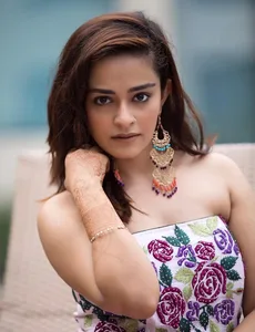 Apoorva Arora - Biography