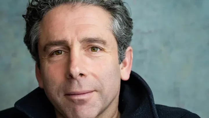 Elliot Levey Biography: Net Worth, Parents, Movies, TV Shows, Age, Wife, Kids, Wiki, Height, Instagram
