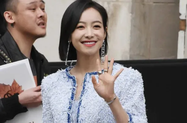 Victoria Song Biography: Age, Height, Net Worth, Parents, Boyfriend, Songs, Movies, Awards, Weibo, Albums, Concert