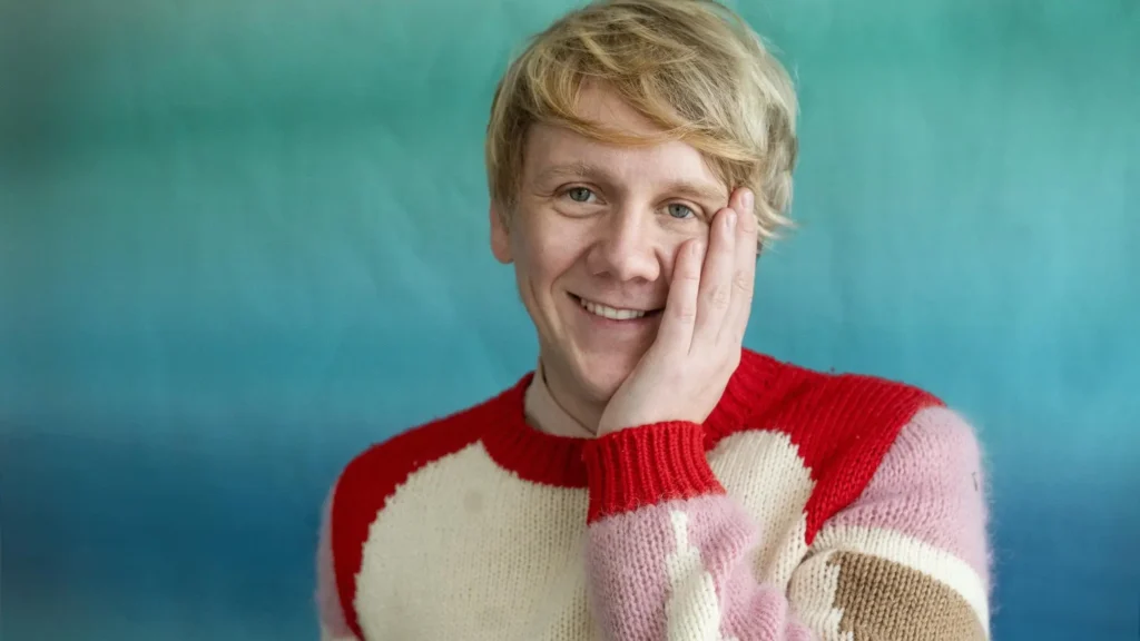 Josh Thomas - Biography