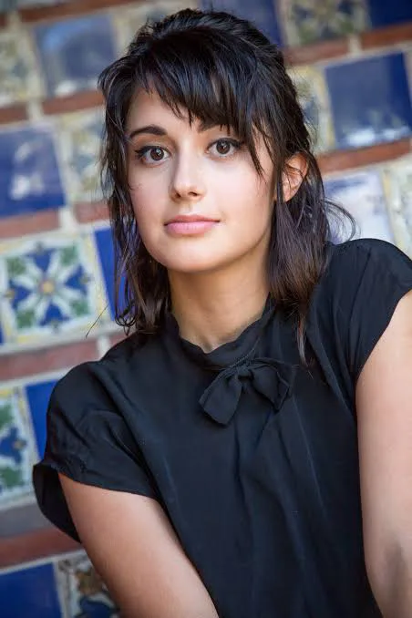 Stephanie Hunt - Biography