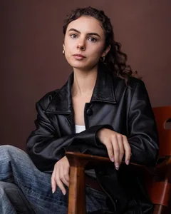 Jennifer James - Biography