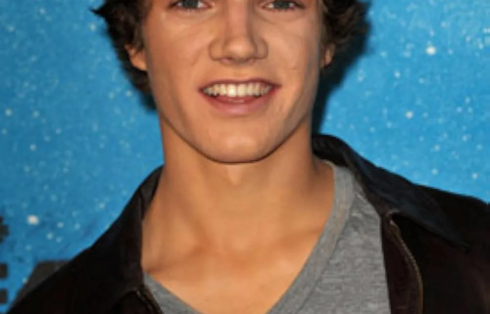 Chris Massoglia Biography: Wife, Age, Parents, Kids, Net Worth, Movies & TV Shows, Height