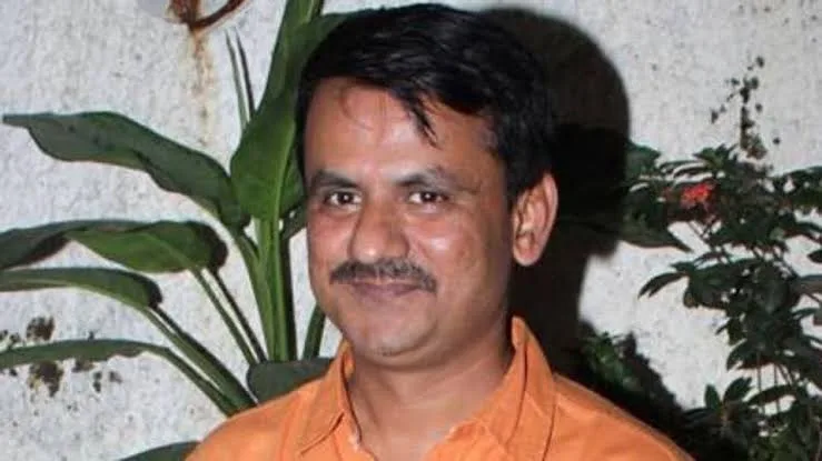 Girish Kulkarni - Biography