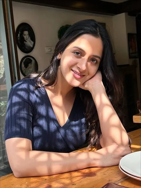 Arushi Sharma Biography: Net Worth, Husband, Height, Age, Parents, Ethnicity, Movies, Awards