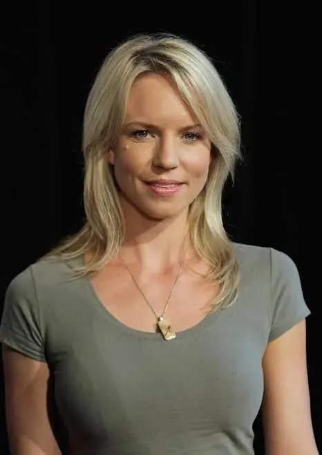 Jessica Napier - Biography