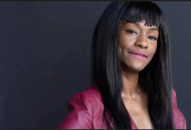 Sufe Bradshaw - Biography