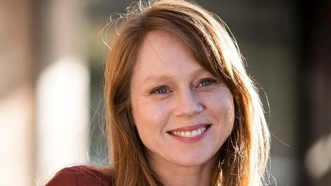 Hayley McElhinney Biography: Husband, Age, Children, Net Worth, Parents, Height, Movies, Siblings