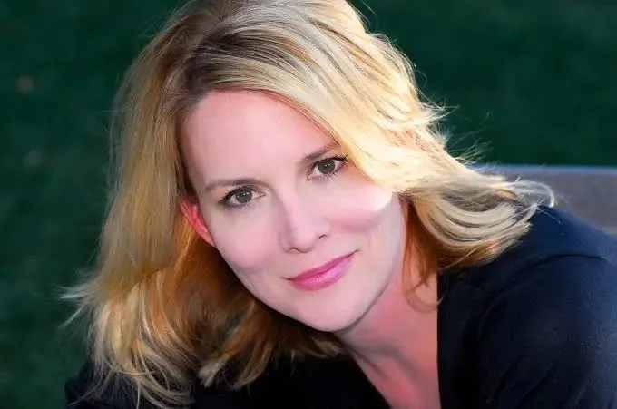 Laurel Holloman Biography: Net Worth, Age, Height, Parents, Husband, Movies, Ethnicity