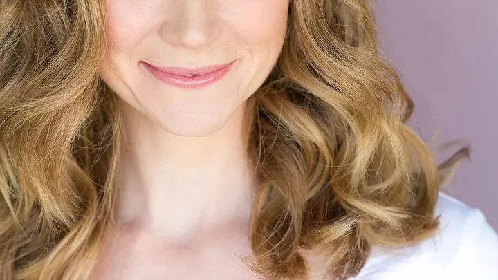 Amy Sloan Biography: Husband, Age, Awards, Parents, Height, Net Worth, Films, Wiki, Ethnicity, YouTube