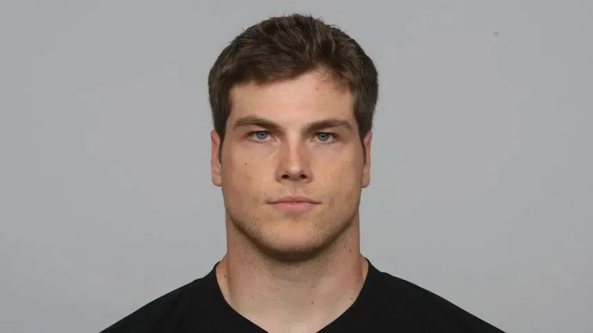 Miles Burris Biography: Parents, Wife, Age, Height, Net Worth, Children, Stats, Movies, NFL Career
