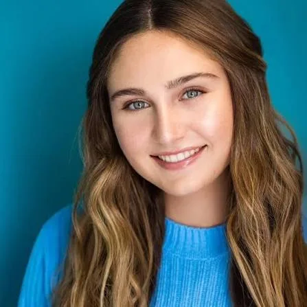 Alana Cavanaugh Biography: Height, Boyfriend, Age, Net Worth, Siblings, Parents, Films, Instagram