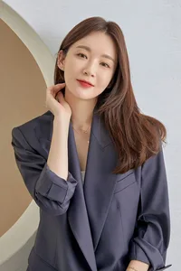 Kang Min-kyung - Biography
