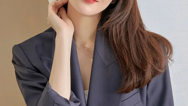 Kang Min-kyung Bio: Age, Height, Net Worth, Parents, Siblings, Songs, Boyfriend